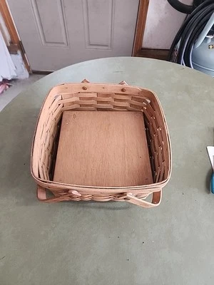 LONGABERGER 1986 VINTAGE PICNIC PIE BASKET WITH RISER  12"x12"x6" - Image 1 of 4