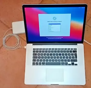 MacBook Pro A1398 15.4" Intel Core i7 2.2GHz 16GB RAM 256GB SSD German keyboard - Foto 1 di 4