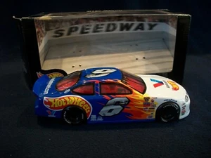 Hot Wheels Pro Racing #6 MARK MARTIN Valvoline 1:24 Die-Cast  - Picture 1 of 4