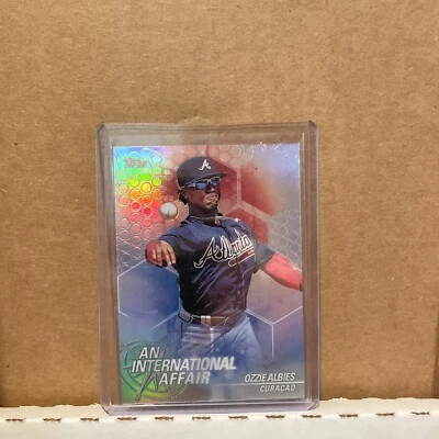 2018 Topps Chrome International Affair Ozzie Albies Rookie Card R18651 - Image 1 of 2