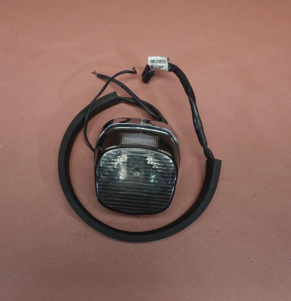 Luz de freno trasera y arnés de cables Harley Davidson Dyna FXDSE 2007-2011 Foto 1 de 4