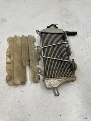 Radiador direito Yamaha YZ450F WR450F 2007 fabricante de equipamento original acabamento lateral - Imagem 1 de 4