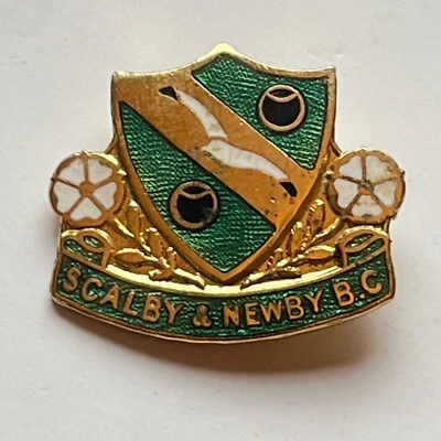 Scalby & Newby Bowling Club Vintage Enamel Lapel Badge North Yorkshire Bowls - Image 1 of 2