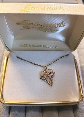 Collar Landstrom's BLACK HILLS GOLD Oro 10K Vintage Uvas y Hojas Foto 1 de 4