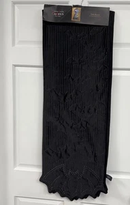 NWT Cynthia Rowley Curious Velvet Black Bats Halloween Table Runner 15.7” x 80” - Bild 1 von 9