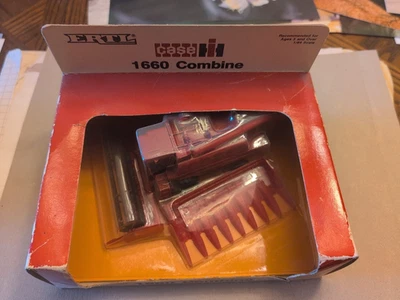 ERTL International IH 1660 组合 1/64 全新带盒 可互换头 压铸 1988 — 第 1/4 张图片