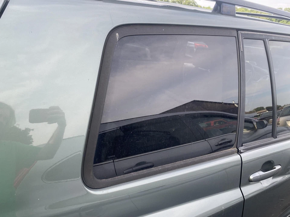 Rear Passenger Quarter Window Glass TOYOTA HIGHLANDER Right 01 02 03 04 05 06 07 Foto 1 de 1