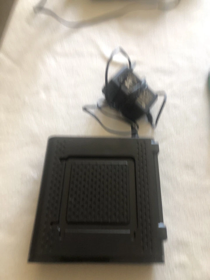 Motorola SURFboard Extreme Cable Modem SB6121 Docsis  - Image 1 of 3