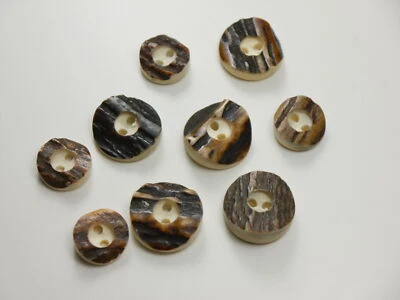 9 Stück Horn Trachtenknöpfe 5 d=20 mm 4 d=14 mm Zierknöpfe mit Muster TK-III-03 - Bild 1 von 3