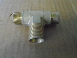1 EA NOS TUBE TO BOSS TEE FITTING   P/N: AS1005-080810 - Picture 1 of 5