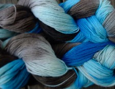 New listing
100% wool yarn fingering weight, hand dyed gray and blue, 7 oz, 880 yards