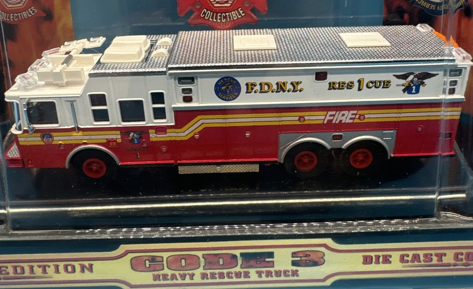 1998 Code 3 Collectibles Saulsbury 1/64 Scale FDNY Fire Dept Rescue 1 Truck