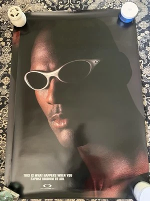 Primer póster vintage de colaboración Michael Jordan Oakley Iridium vs Air. Foto 1 de 2