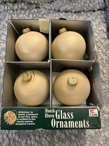 Ornamento Set 4 Palline Vetro Soffiato Bocca Avorio Kmart Varietà 1999 Guatemala Vintage - Foto 1 di 6