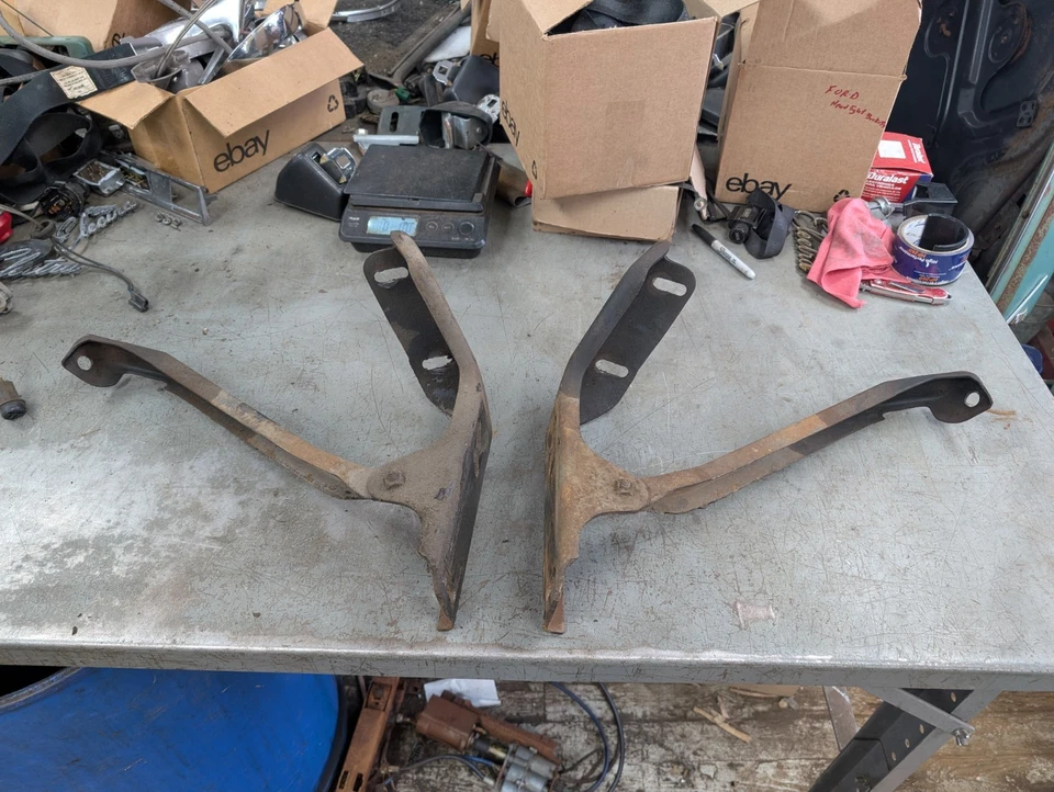 Juego de soportes de parachoques delanteros Electra Lesabre Wildcat 1968 Buick Foto 1 de 4