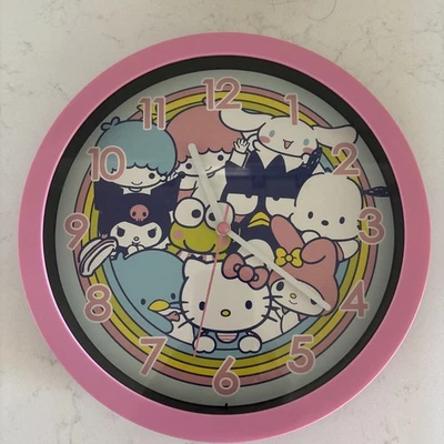 Настенные часы Hello Kitty and Friends аналоговый дисплей 2024 никогда не использовались - Изображение 1 из 4