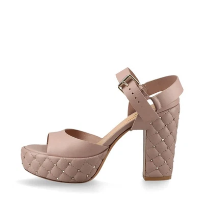 Sandálias de couro Valentino Garavani Rock Studs 35 1/2 femininas bege rosa acolchoado - Imagem 1 de 4