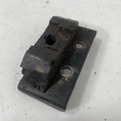 73 74 75 76 Honda CB200 TRASERO TANQUE DE COMBUSTIBLE SOPORTE DE MONTAJE BUJE AISLANTE Foto 1 de 3