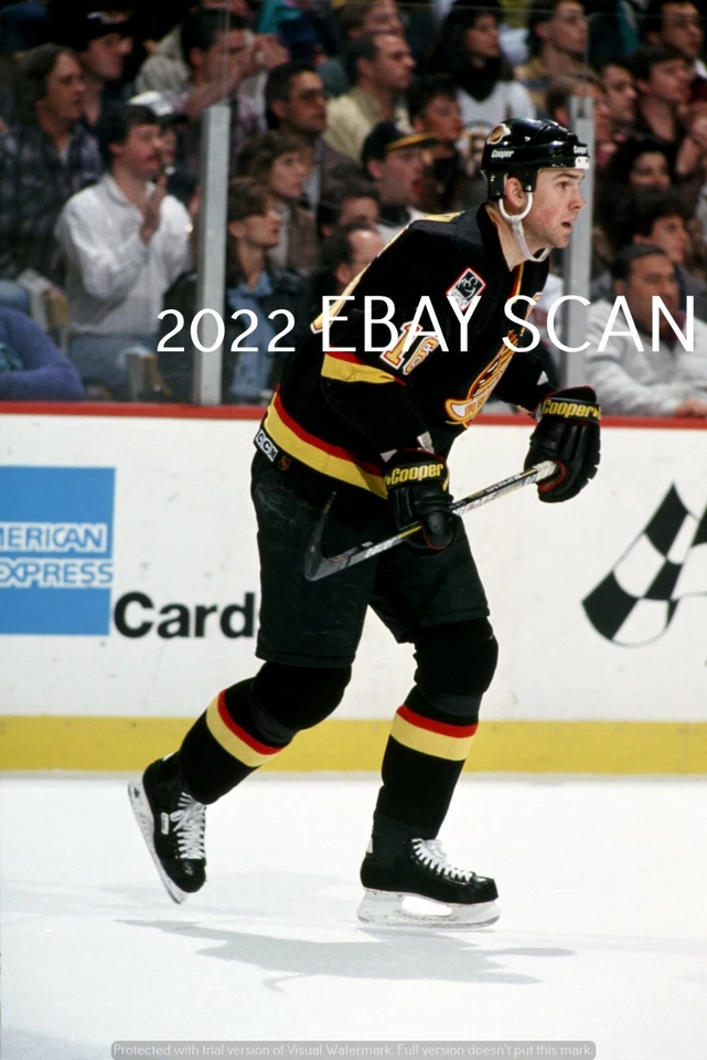 TREVOR LINDEN In ACTION 35mm COLOR SLIDE Vancouver CANUCKS GREAT+++++ - Image 1 of 1