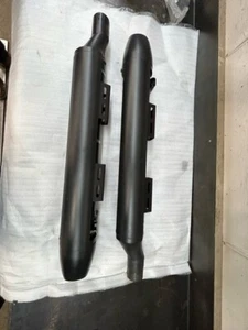 1262082 1262083 VICTORY MOTORCYCLES VEGAS KINGPIN TAKE OFF EXHAUST PIPES SCRATCH - Picture 1 of 4