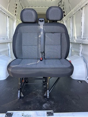 Conjunto de asiento de pasajero doble OEM - se adapta a todos los modelos Ram ProMaster Foto 1 de 2