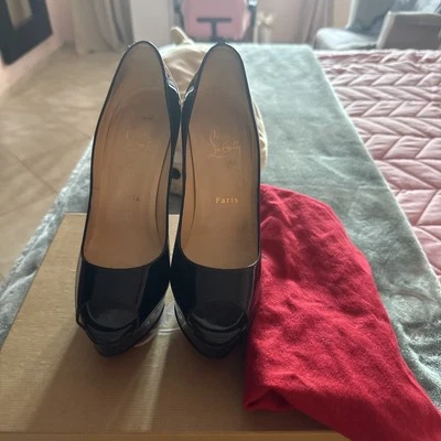 CHRISTIAN LOUBOUTIN - TACONES - SEÑORA PEEP 150 NEGRO CHAROL BECERRO - TALLA 38 Foto 1 de 4