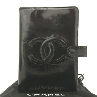 Cubierta para cuaderno agenda charol esmalte logotipo CC EGA CHANEL/3BK1602 Foto 1 de 4