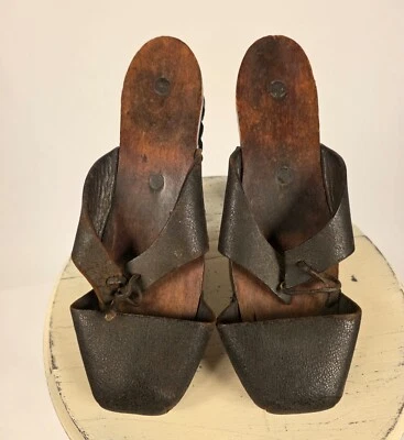 ANTIGUO PATRÓN DE MADERA Y CUERO DEL SIGLO XVIII PARA ZAPATOS CON TACÓN DE HIERRO Foto 1 de 4