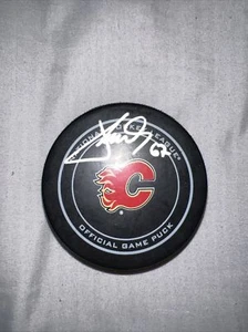 Michael Frolik Calgary Flames Signed Puck w/ Fanatics COA - Picture 1 of 2