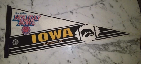 IOWA 1987 HOLIDAY BOWL PENNANT Cover