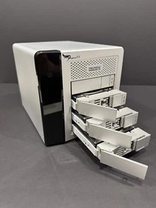 Promise Technology Pegasus R4 4 Bay Hard Drive Enclosure with 4 x 1TB HDs - Afbeelding 1 van 10