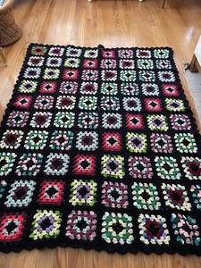 Coperta quadrata afgana vintage anni 70 fatta a mano all'uncinetto nonna 60"x 48" - Foto 1 di 6