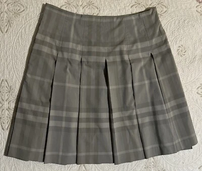Falda Burberry para mujer talla 4  Foto 1 de 4