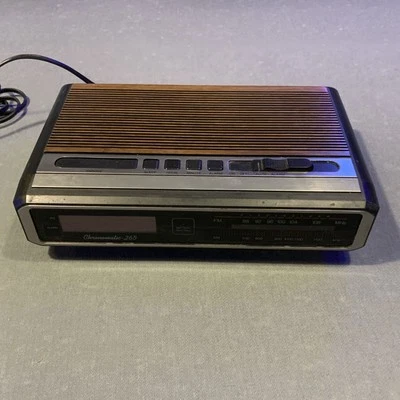 Realistic Chronomatic 267 AM/FM Alarm Clock Radio 12-1575 Tested & Working - Image 1 of 4
