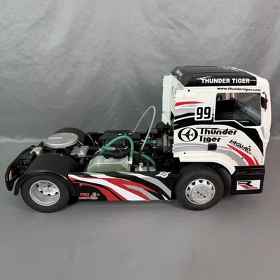 Camión Thunder Tiger Man Foto 1 de 4