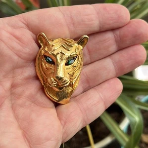 Vintage Raubkatze~Leopard~Tigerkopf grüne Augen goldfarbene Anstecknadel~Brosche~Schalclip - Bild 1 von 4