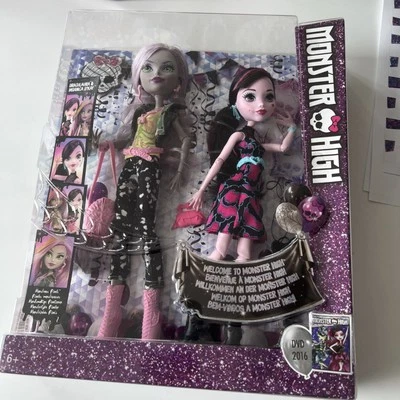 Welcome To Monster High - Monstrous Rivals - Draculaura & Moanica D’kay - Image 1 of 4