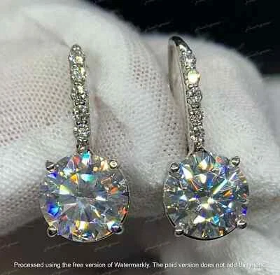 Pendientes colgantes colgantes de diamantes de corte redondo de 4 quilates con acabado de oro blanco de 14 k Foto 1 de 2