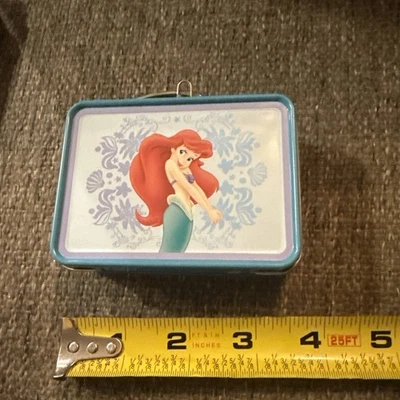 Оловянный ланчбокс Disney Little Mermaid Mini 3,5 дюйма камбала Ариэль Себастьян - Изображение 1 из 4