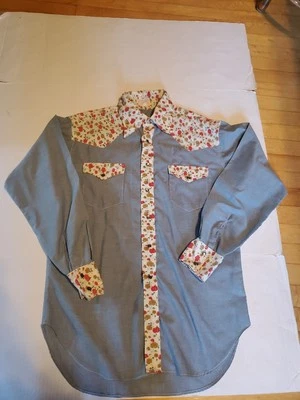 Camisa western/rockabilly hecha en casa para mujer, broches de presión de perlas talla XL? 23"×31" ¡LINDO!! Foto 1 de 4