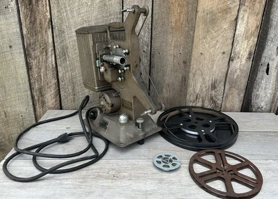 Vintage 1930 Keystone Modelo R-8 Ser. Projetor de filme sem 8 mm testado com 3 carretéis - Imagem 1 de 4