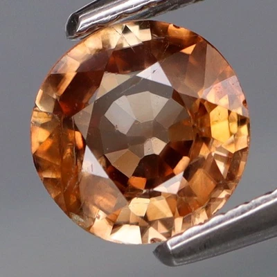 1,67 quilates ¡Muy buen color y fuego completo! Circón Imperial Natural Tanzania Redondo 7mm. Foto 1 de 4