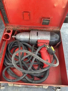 Llave de impacto eléctrica Milwaukee vintage con estuche de metal rojo original - Imagen 1 de 6