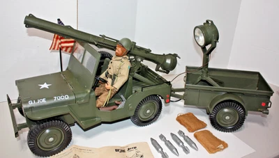 De colección 1965 GI Joe Hasbro Jeep 7000 conjunto de combate remolque reflector 5 estrellas e figura Foto 1 de 4