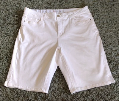 Nuevo con etiquetas Liz Claiborne Sara Corto tiro medio elástico corto blanco talla 18 11" entrepierna NUEVO Foto 1 de 4