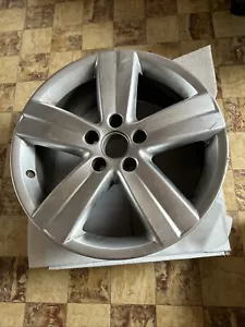 Llanta de aluminio original VW Touran modelo OAKLAND 7JX17 ET47 5x112mm VW 1T0601025T - Imagen 1 de 7