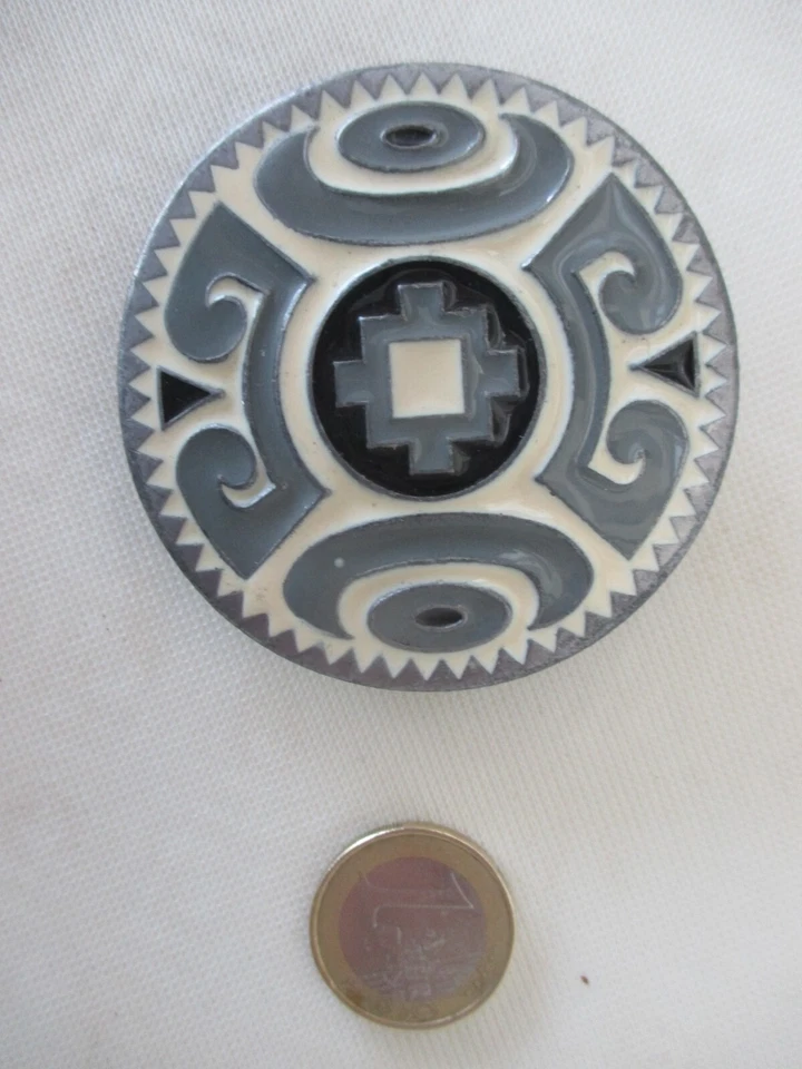 BOUCLE DE CEINTURE US. Émail et métal. - Photo 1/2