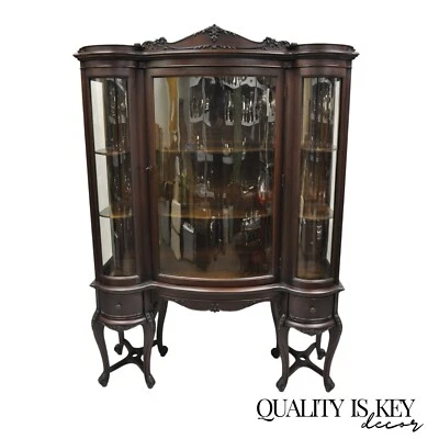 Antiguo gabinete de porcelana de vidrio con triple arco de nogal oscuro renacentista francés Foto 1 de 4