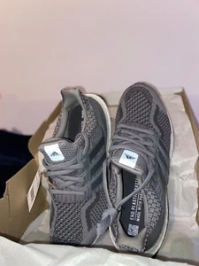 Size 8.5- adidas UltraBoost 5.0 DNA Gray 2022 - Picture 1 of 4