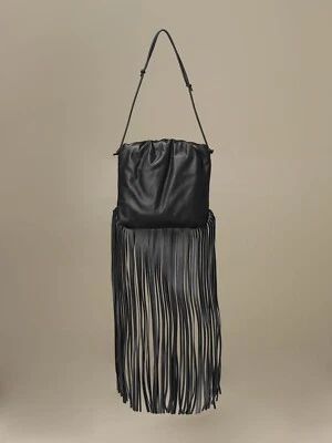 (SIN IMPUESTOS ADUANEROS) BOTTEGA VENETA Bolso de hombro de cuero suave negro con flecos Foto 1 de 4
